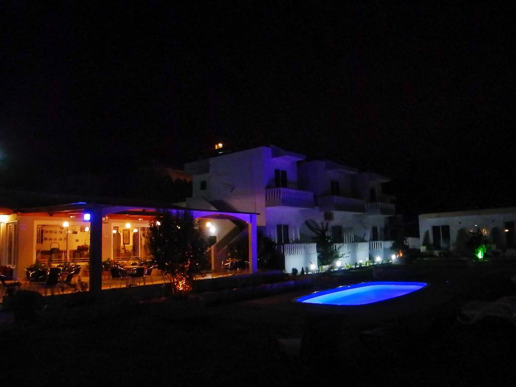 Gardenia Hotel Perissa  Bagian luar foto